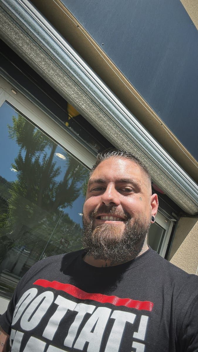 Profile of Bryan, 45, Gay dating in Idylwood (Virginia)