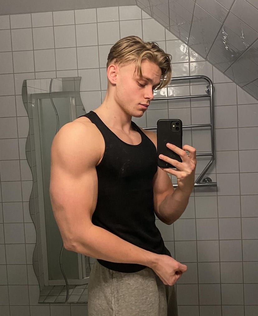 Bryan - Gay dating in Agoura Profile of Bryan, 32, Gay dating in Agoura (California)
