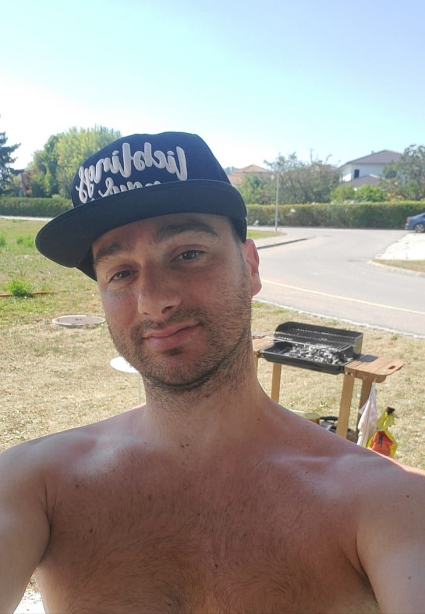 Profile of Nathaniel, 30, Gay dating in Adelanto (California)
